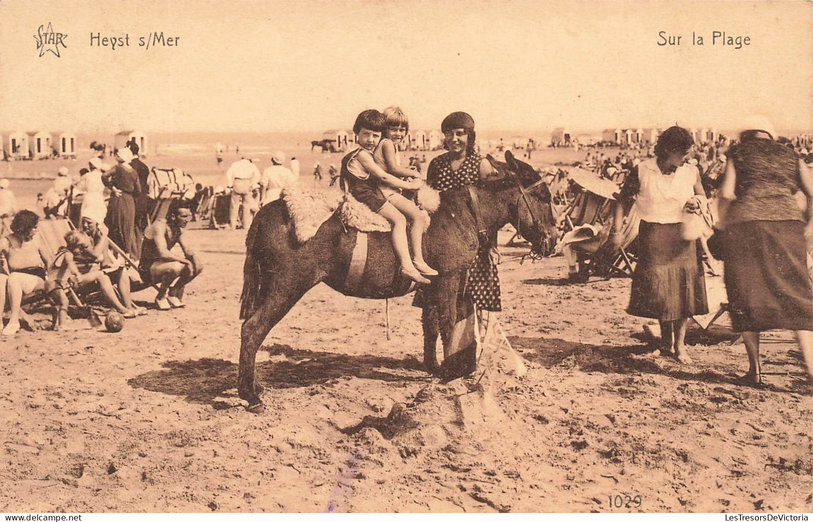 BELGIQUE - Heyst Sur Mer - Un Petite Fille à La Plage - Animé - Carte Postale Ancienne - Heist