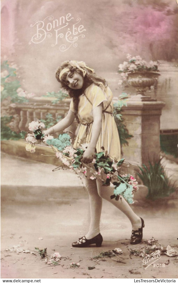 FÊTES - VŒUX - Bonne Fête - Petite Fille Tenant Des Fleurs - Colorisé - Carte Postale Ancienne - Otros & Sin Clasificación