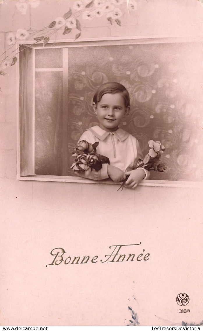 FÊTES - VŒUX - Bonne Année - Enfant Regardant Par La Fenêtre - Carte Postale Ancienne - Nouvel An