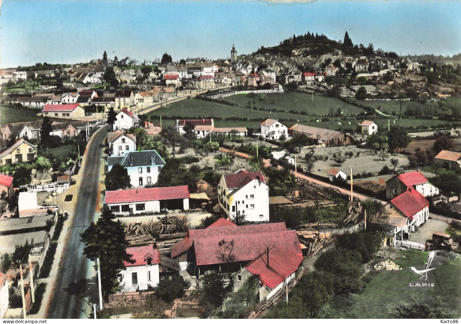 Montaigut En Combrailles * Vue Aérienne Générale Du Village - Montaigut