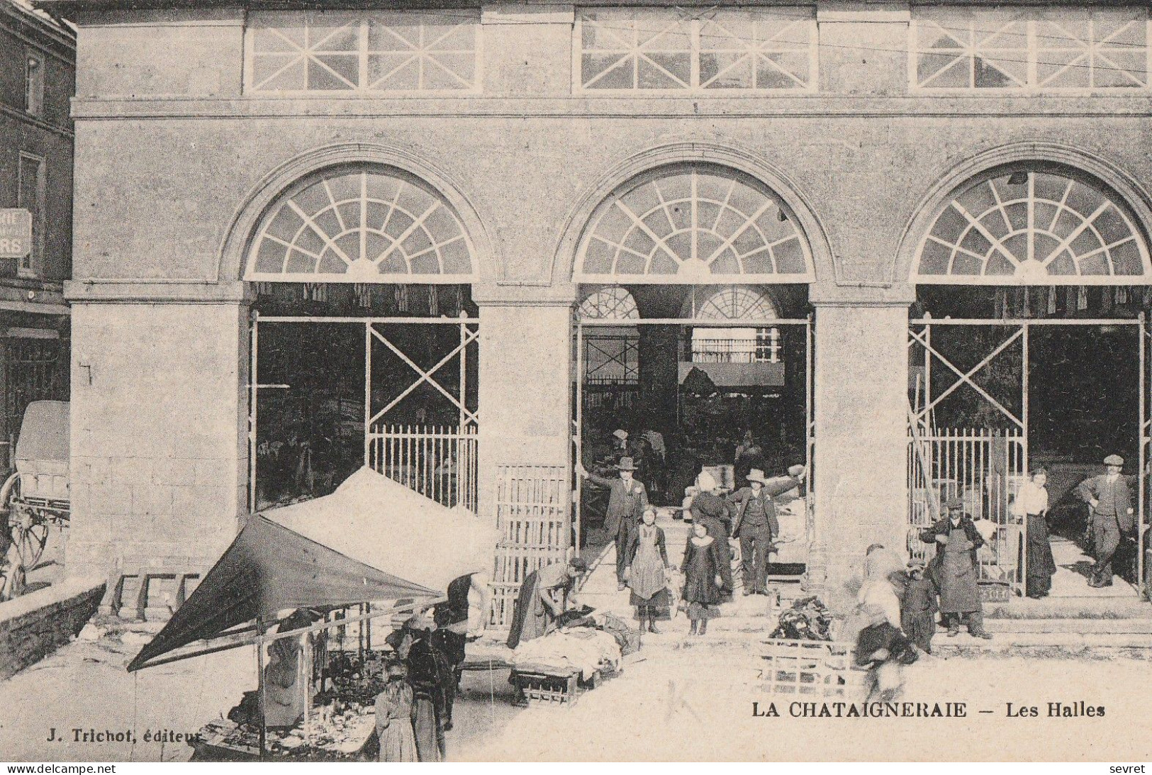 LA CHATAIGNERAIE. - Les Halles. Carte Pas Courante - La Chataigneraie