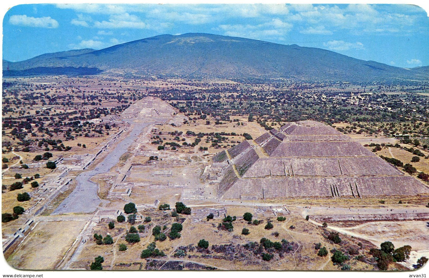 AEREA De La CALZADA De Los MUERTOS Con La PIRAMIDE De La LUNA Al FONDO Y Del SOL A La DERECHA  - - México