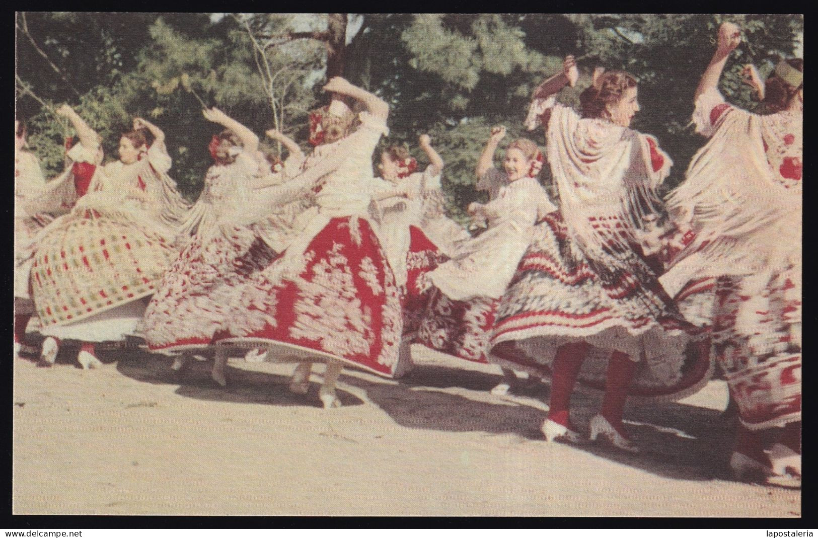 *Bailes y Trajes Españoles* Completa 10 postales. Nuevas.