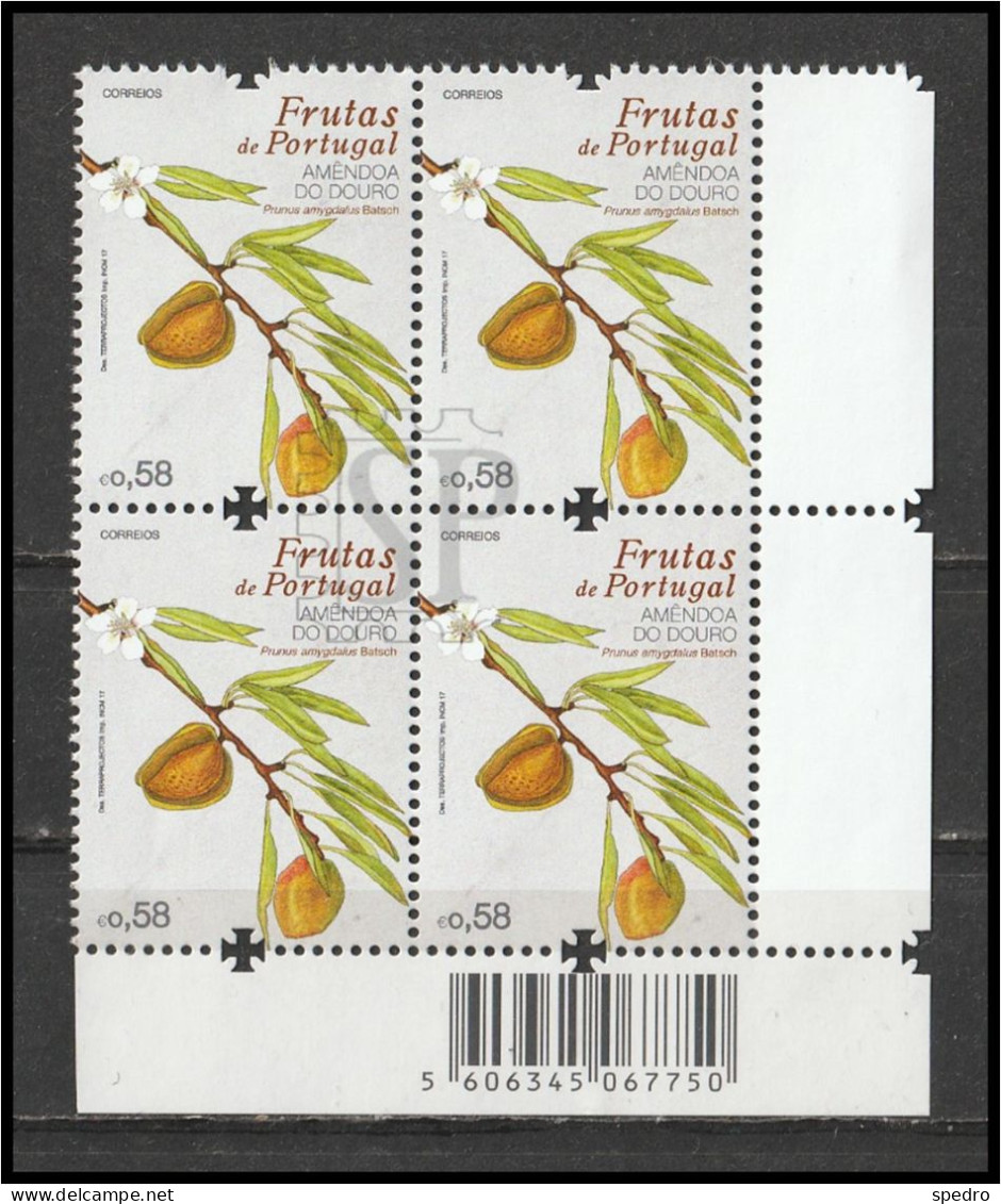 Portugal 2017 Frutas De Amêndoa Do Douro Corner Sheet Canto De Folha 0,58 Code Fruit Almond Código De Barras - Full Sheets & Multiples