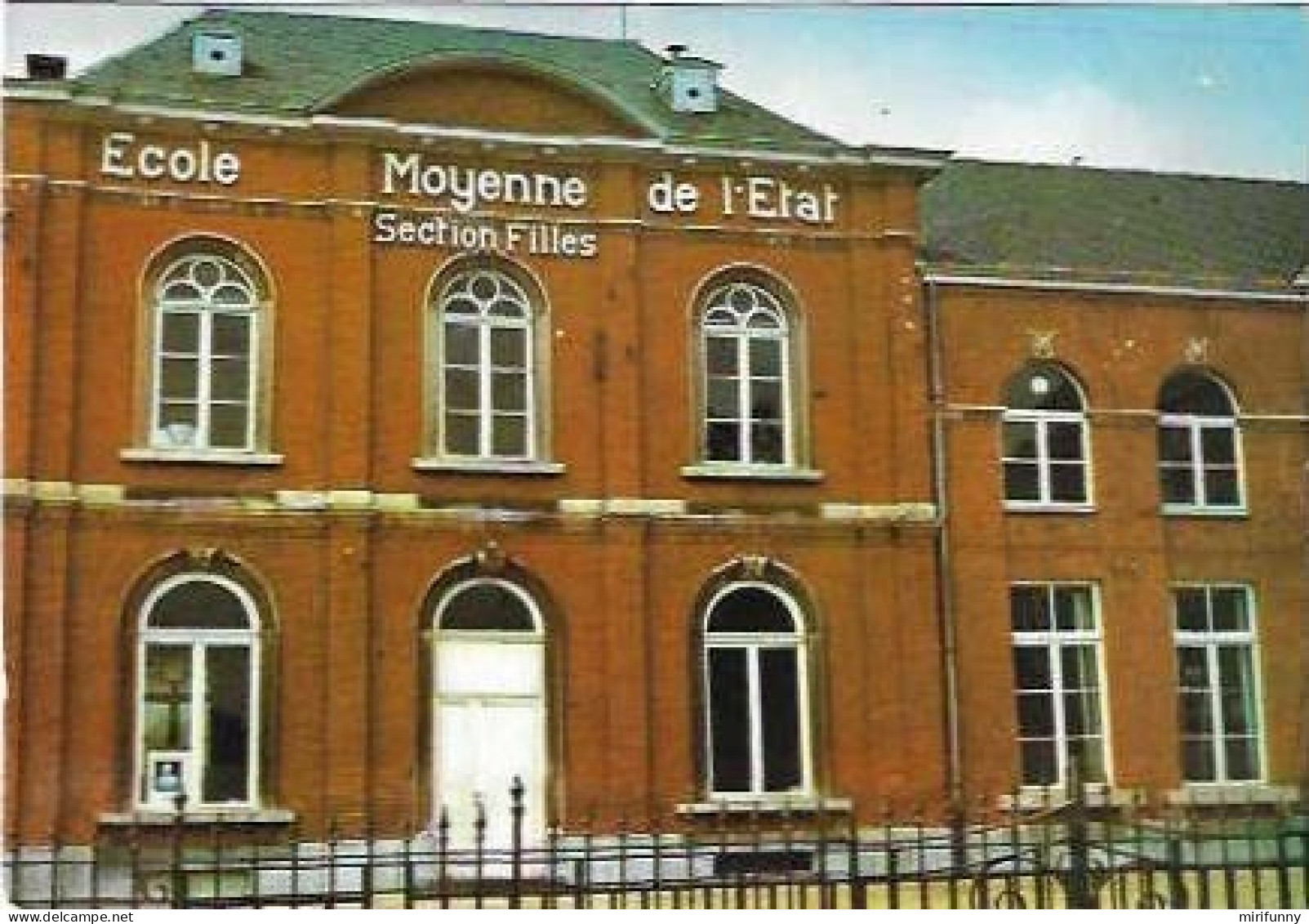 TAMINES/L ATHENEE/ECOLE MOYENNE DE. L ETAT/ SECTION FILLES/NON CIRCULE - Sambreville