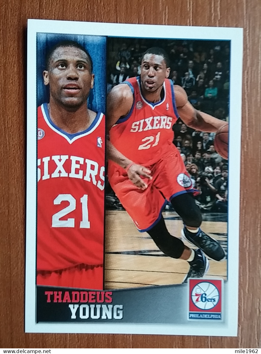 ST 9 - NBA SEASONS 2013-14, Sticker, Autocollant, PANINI, No. 40 Thaddeus Young Philadelphia 76ers - Livres