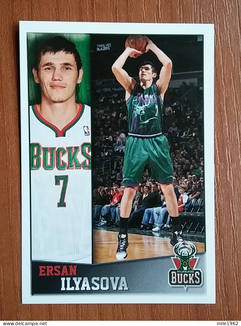 ST 13 - NBA SEASONS 2013-14, Sticker, Autocollant, PANINI, No 100 Ersan Ilyasova Milwaukee Bucks - Livres