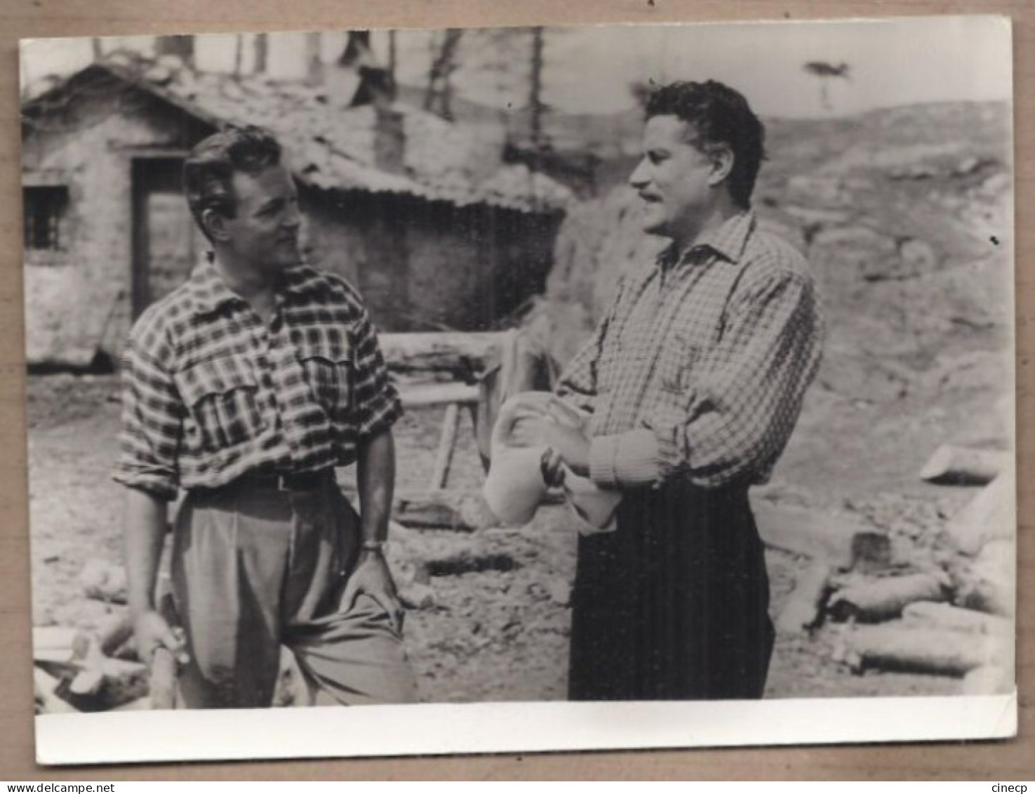 LOT 5 PHOTOS FILM Avec Jacques SERNAS Divers Films Dont LE LOUP DE LA SILA  1949 TBE CINEMA Années 40 Et 50 - Photos