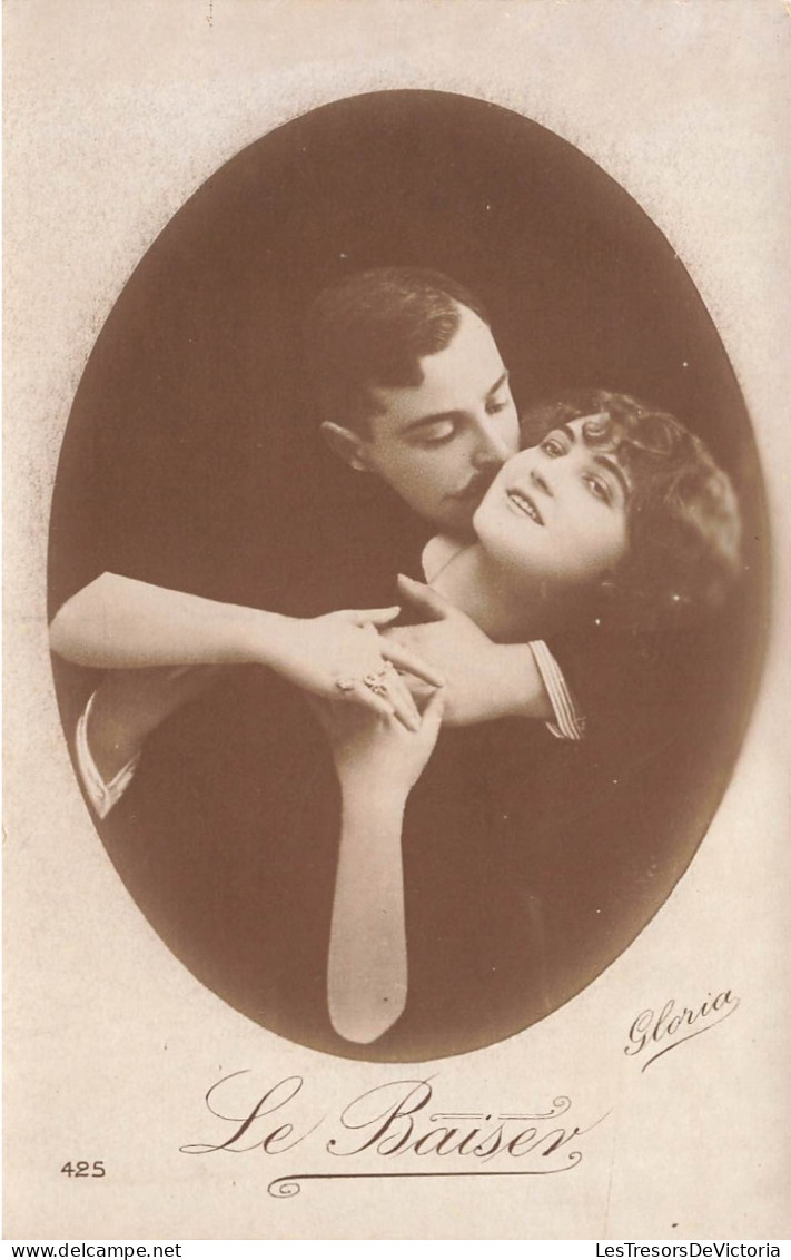 COUPLES - Le Baiser - Gloria - Couple S'embrassant - Carte Postale Ancienne - Couples