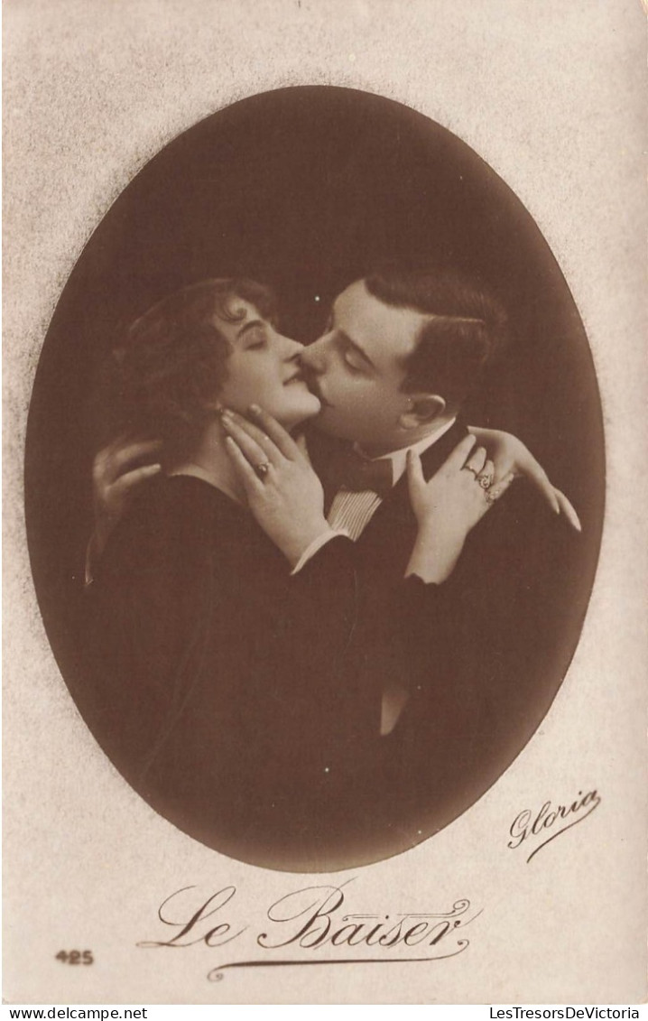 COUPLES - Le Baiser - Couple S'embrassant - Carte Postale Ancienne - Koppels