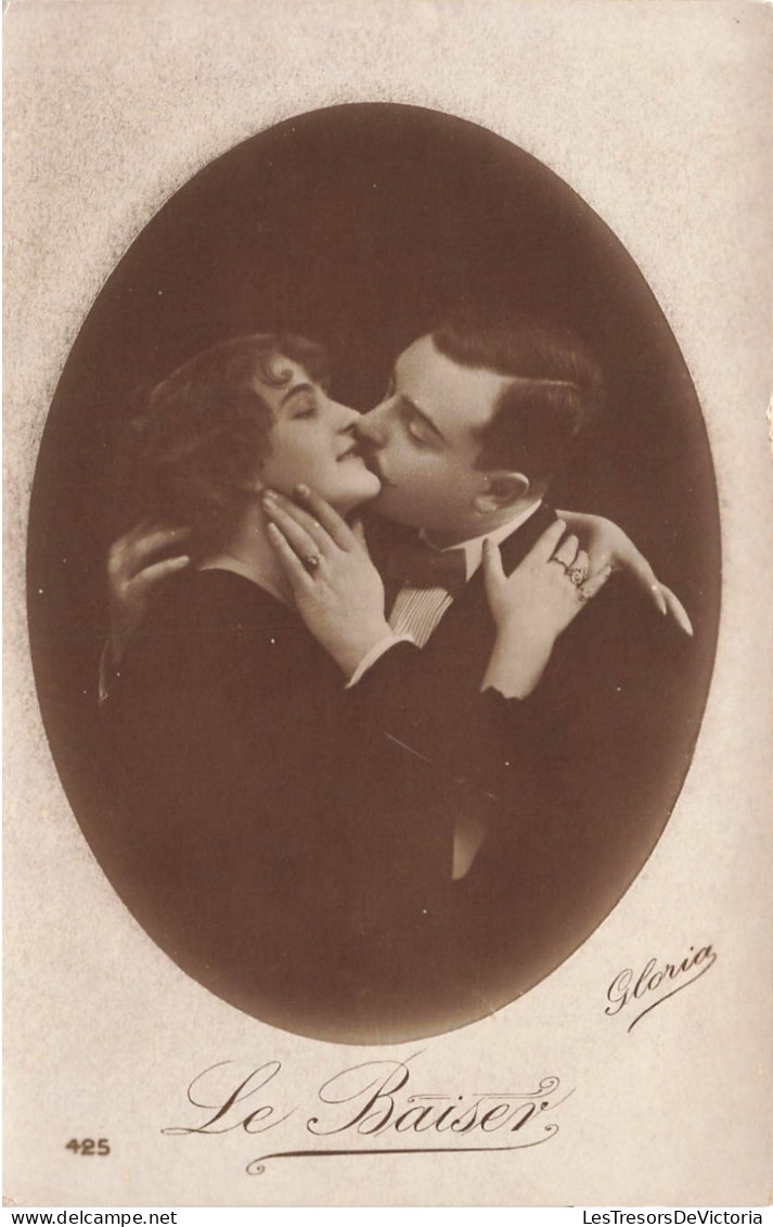 COUPLES - Le Baiser - Couple S'embrassant - Carte Postale Ancienne - Koppels