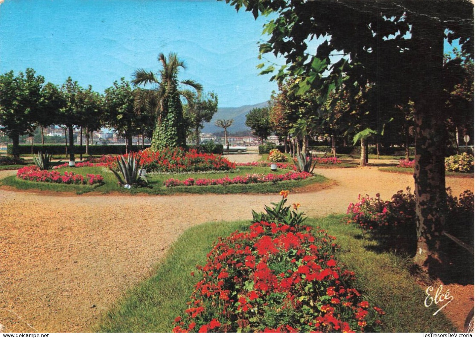 FRANCE - Hendaye - Le Jardin Public Et Ses Beaux Massifs - Colorisé - Carte Postale - Hendaye