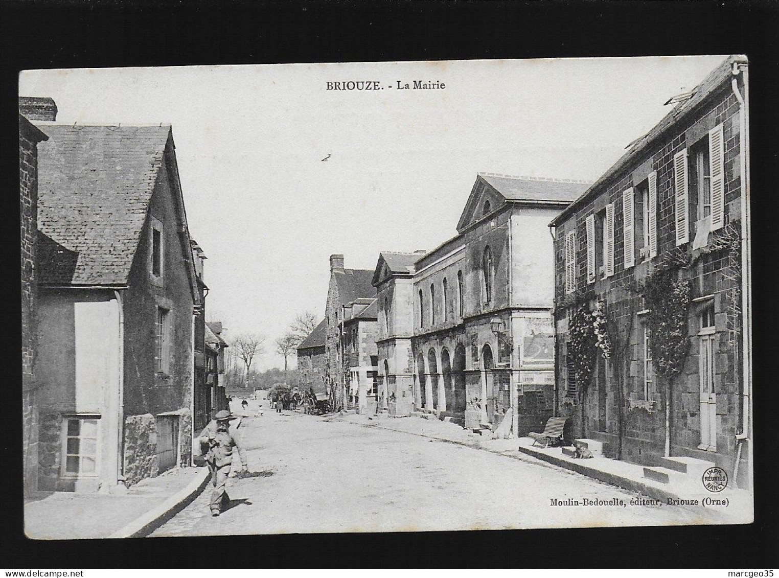 61 Briouze La Mairie édit. Moulin Bedouelle  Animée - Briouze