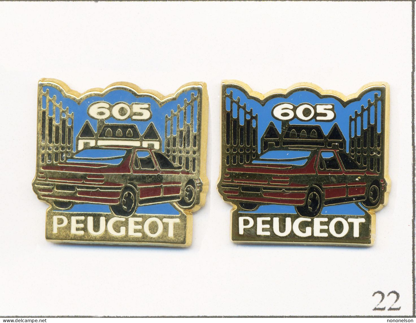 LOT 2 Pin's Automobile - Peugeot / Modèle 605 - Version Château Blanc & Noir. Estampillés Hélium. Zamac. T734-22B - Peugeot