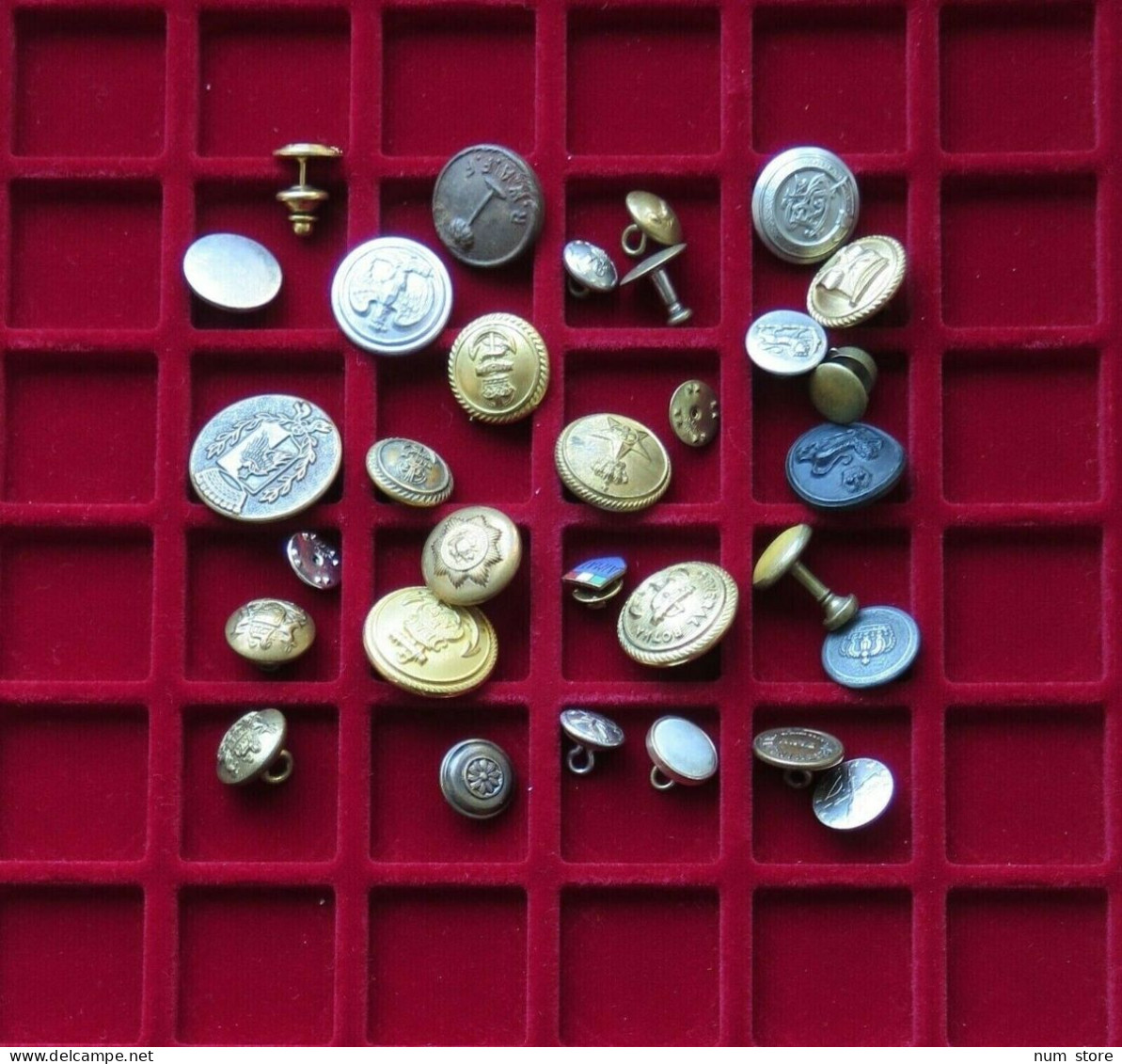 COLLECTION / LOT BUTTONS 31 Pc 103 G  #xx32 005 - Buttons