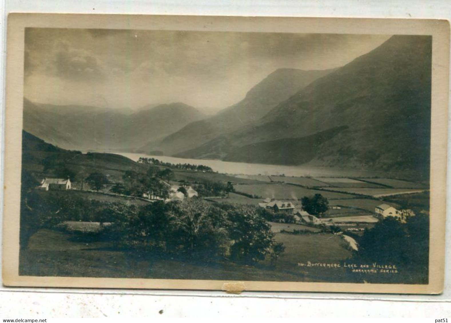 ROYAUME - UNI / UNITED KINGDOM : Buttermere Lake And Village - CP-Photo - Buttermere