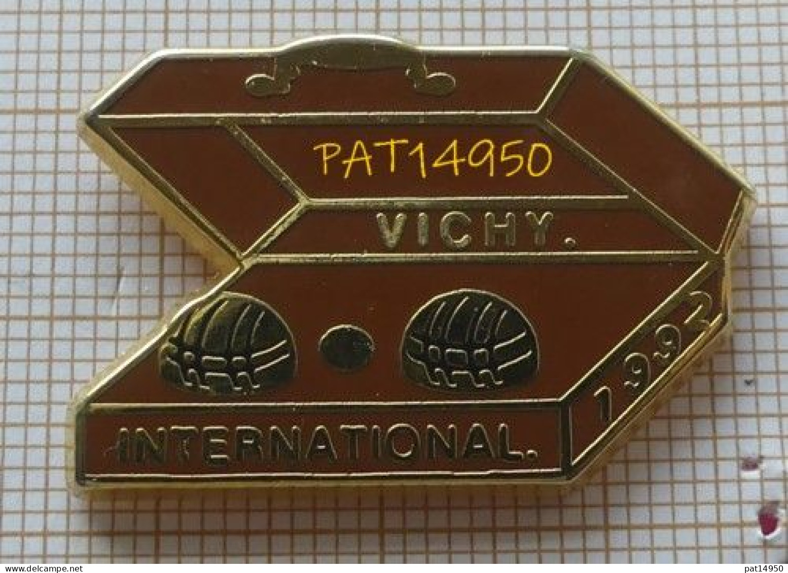 PAT14950 PETANQUE VICHY INTERNATIONAL 1992 En Version ZAMAC ARC EN CIEL = Qualité ARTHUS - Boule/Pétanque