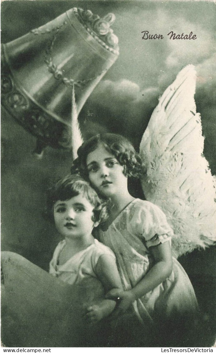 ENFANTS - Buon Natale - Petite Fille Avec Des Ailes D'anges - Bébé - Cloche - Carte Postale Ancienne - Altri & Non Classificati