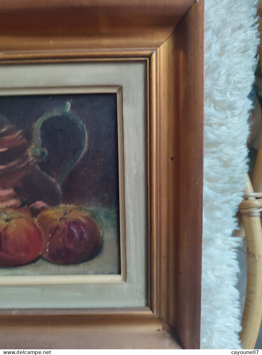 Huile sur toile anonyme "Nature morte à la théière  et pommes " cadre bois  doré
