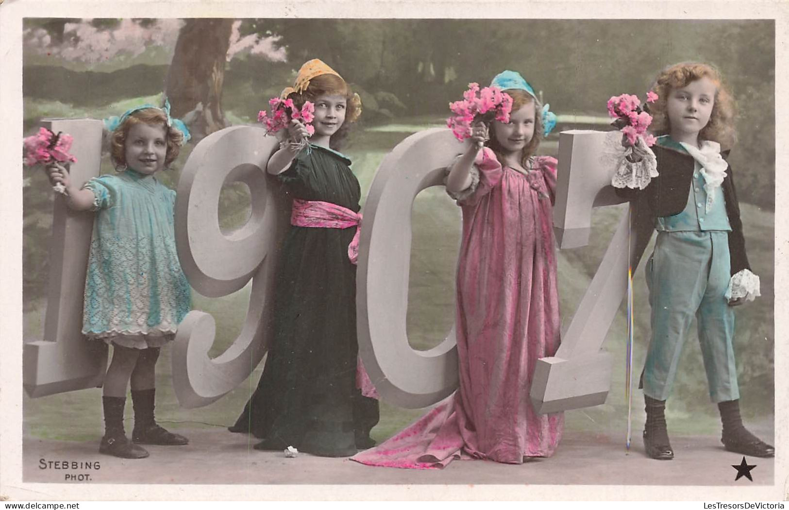 FÊTES ET VOEUX - Bonne Année 1907- Des Enfants Avec Un Bouquet De Fleurs - Colorisé - Carte Postale - Nouvel An