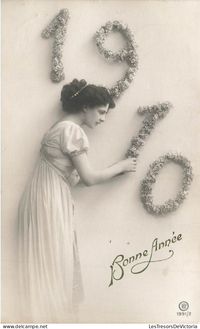 FÊTES ET VOEUX - Nouvel An - Bonne Année 1910 - Femme Décorant Le Mur - Carte Postale Ancienne - New Year