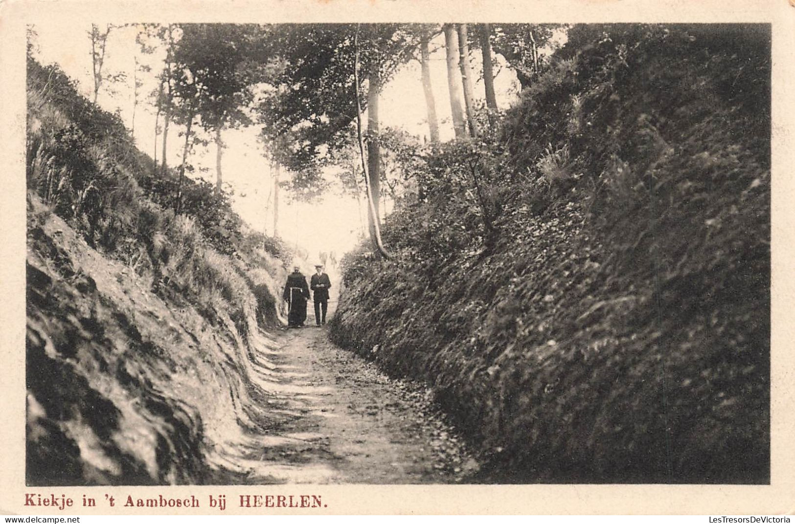 PAYS BAS - Heerlen - Kiekje In't Aambosch Bij - Un Mopine Et Un Civil - Carte Postale Ancienne - Heerlen