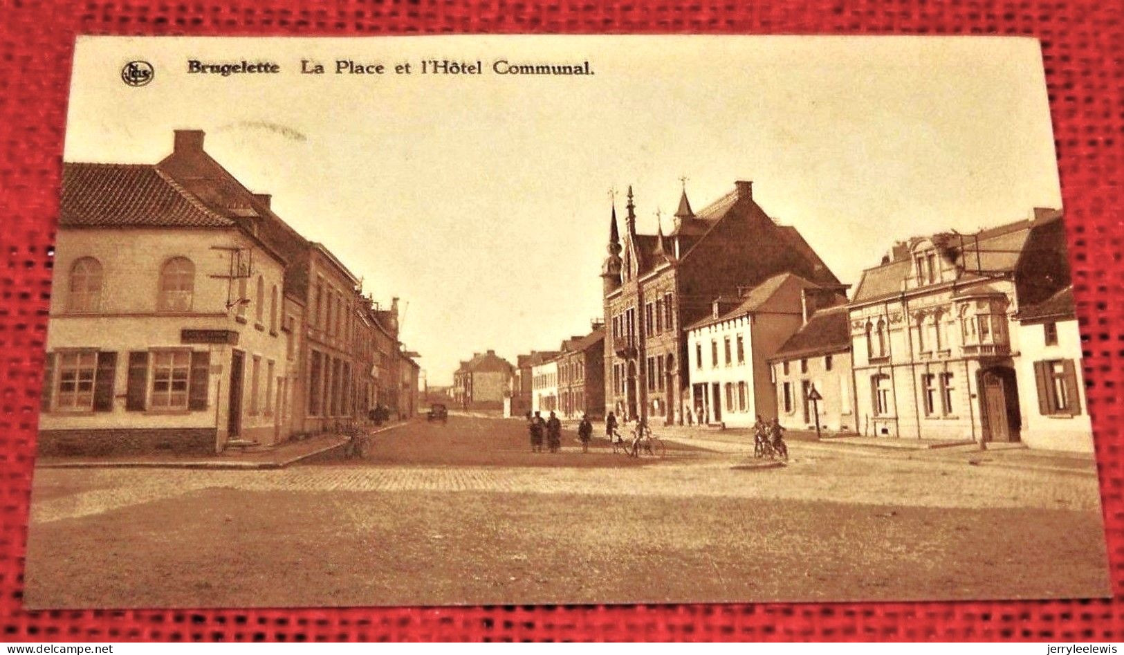 BRUGELETTE  -  La Place Et L'Hôtel Communal - Brugelette