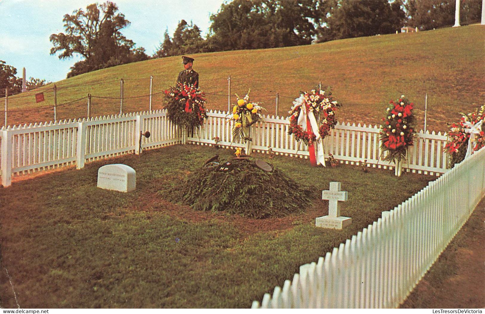 ETATS-UNIS - Arlington -  Tombe De John F. Kennedy - Cimetière National D'Arlington - Colorisé - Carte Postale - Sonstige & Ohne Zuordnung