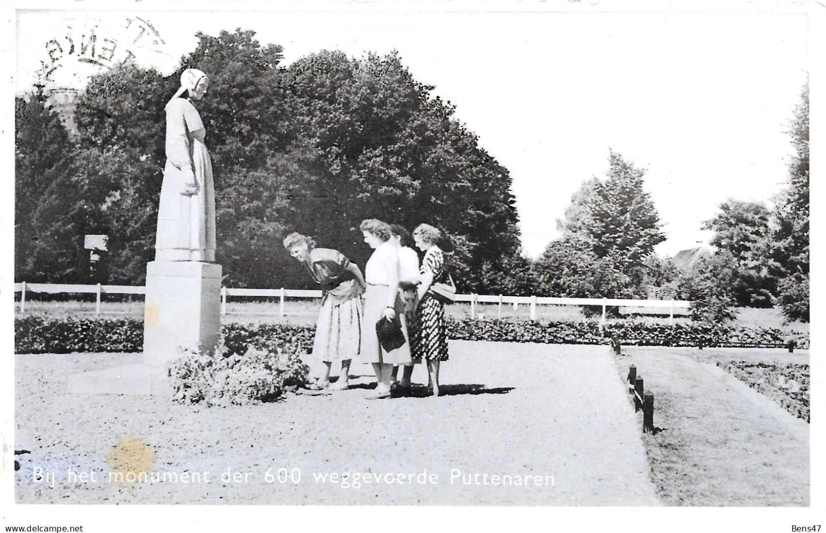 Putten Bij Het Monument Der 600 Weggevoerde Puttenaren -gelopen - Putten