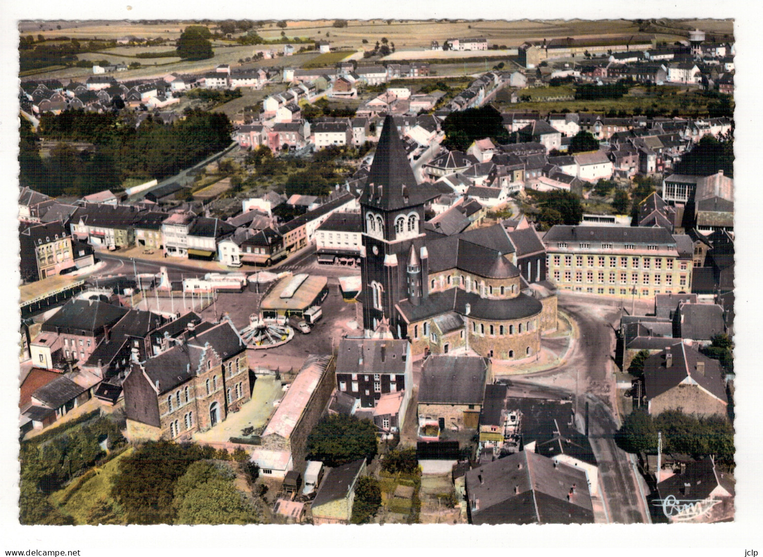 BERTRIX - Vue Aérienne.  Le Centre Et Son Eglise. - Bertrix