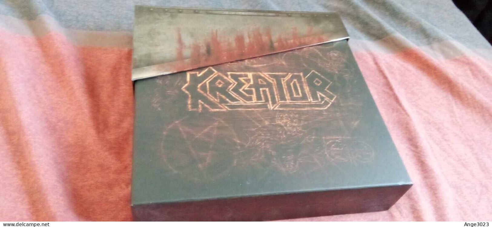 KREATOR "UNDER THE GUILLOTINE" - Hard Rock En Metal