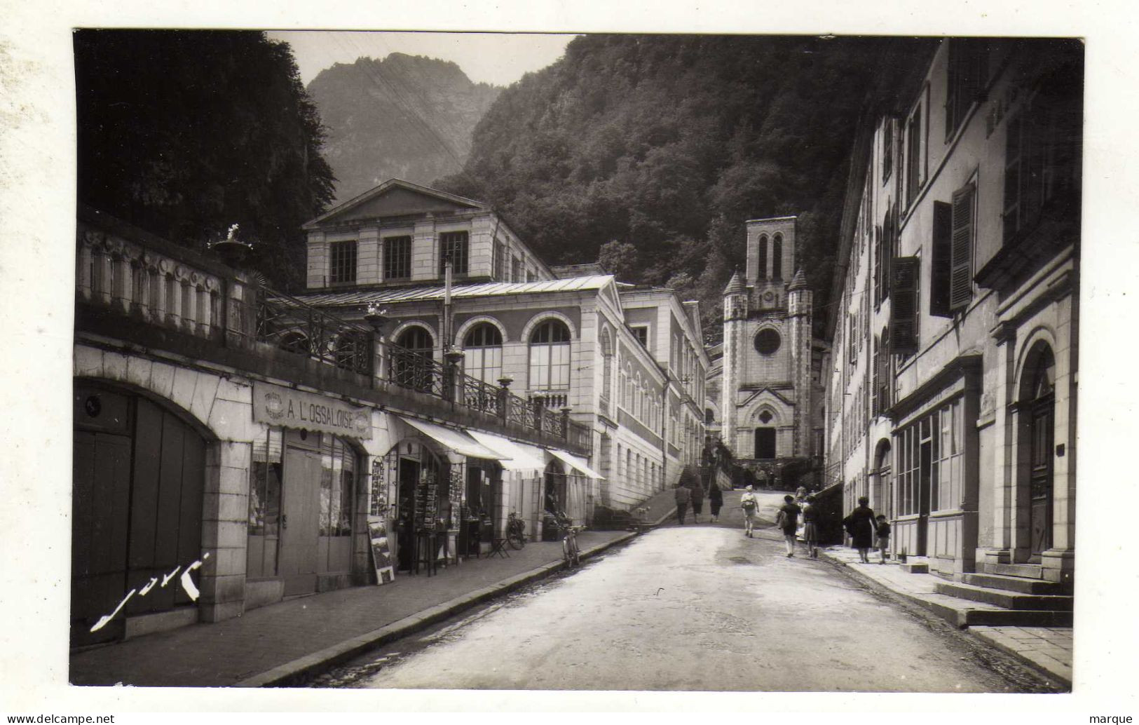 Cpa N° 1445 EAUX BONNES Les Thermes Et L'Eglise - Eaux Bonnes