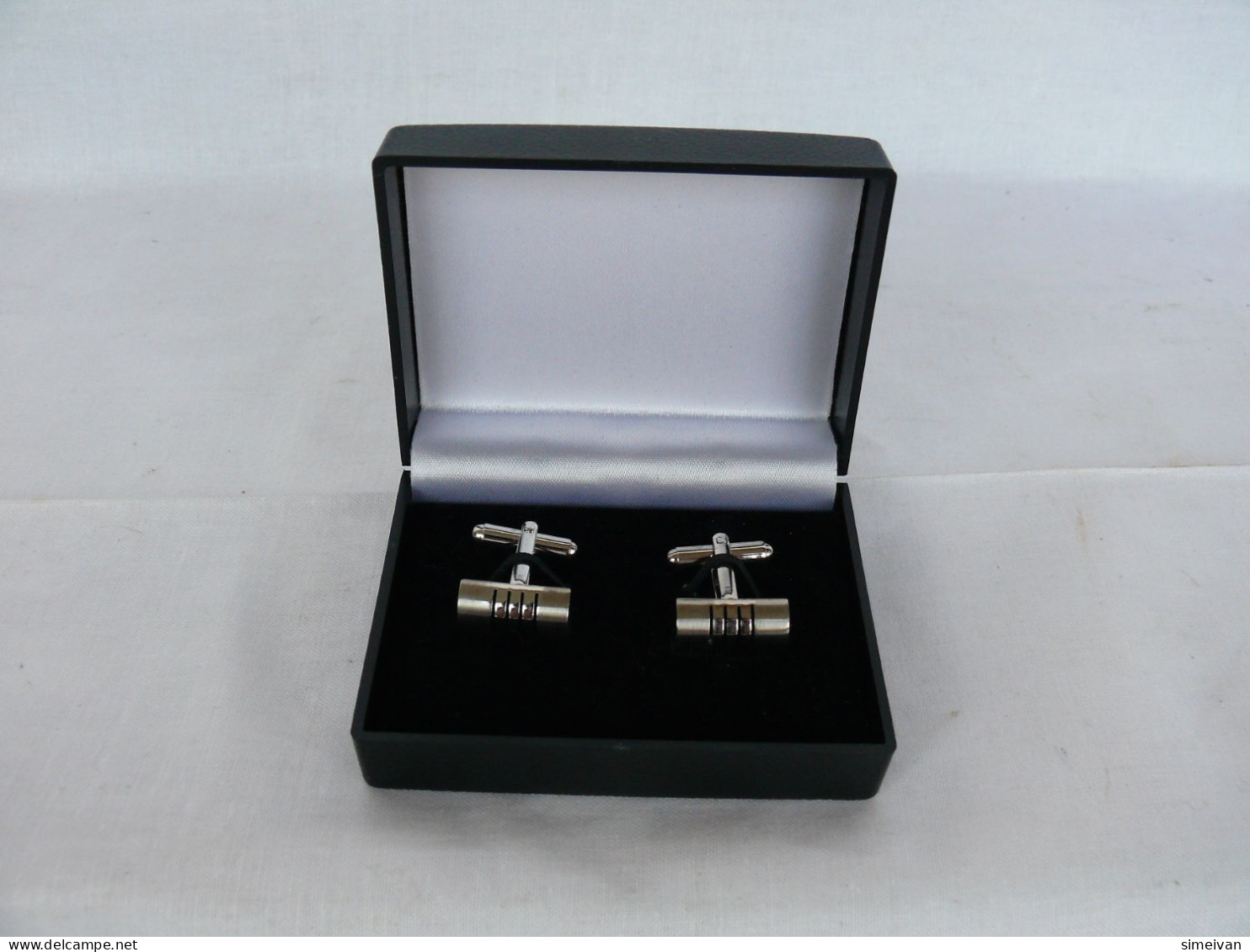 VINTAGE CUFFLINKS IN BOX #2186 - Botones De Cuello & De Puño