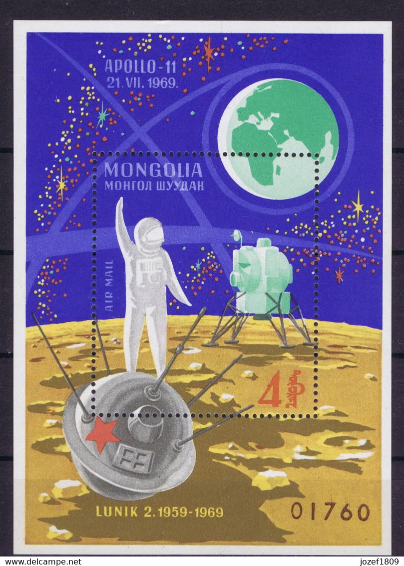 Mongolia Space : 1969 Apollo 11, Lunik 2 And American Astronaut On Surface Of The Moon. - Mongolie