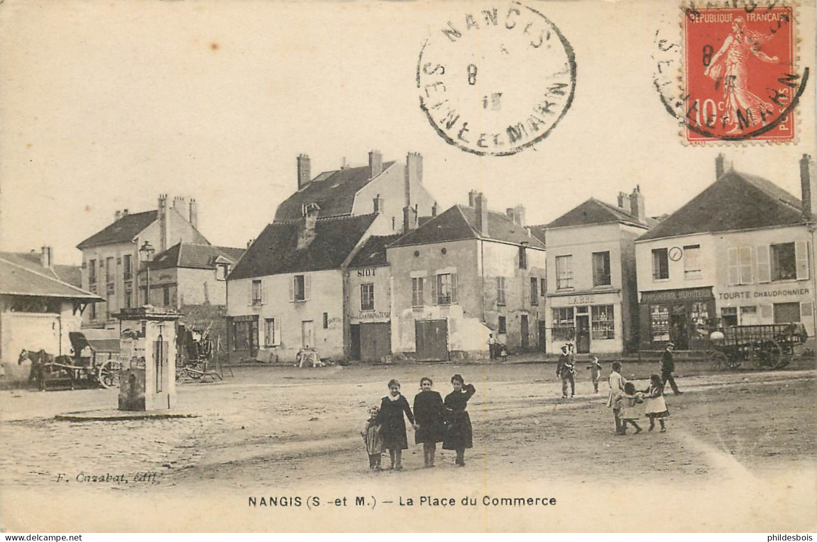 SEINE ET MARNE  NANGIS  La  Place Du Commerce - Nangis