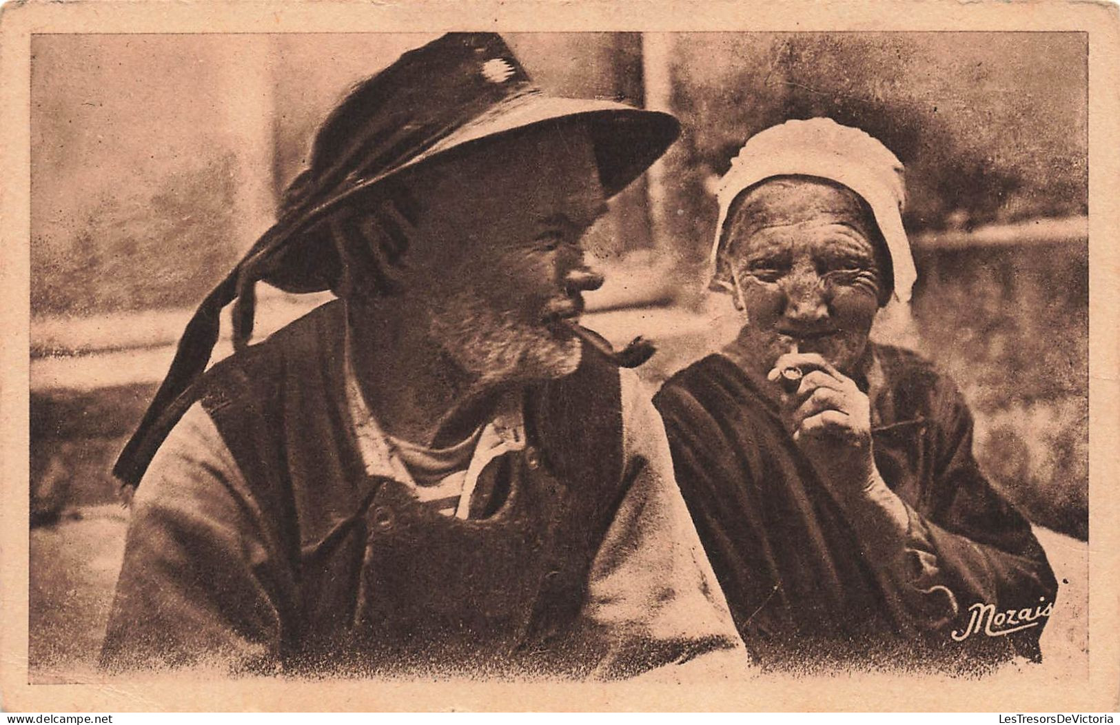 COUPLE - Un Vieux Breton Et Sa Femme Fumant La Pipe - Carte Postale Ancienne - Couples