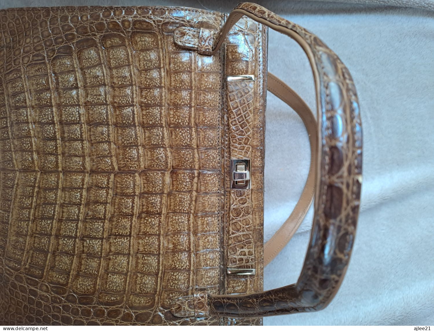 Sac À Main. Peau De Crocodile. - Bolsos Y  Billeteras