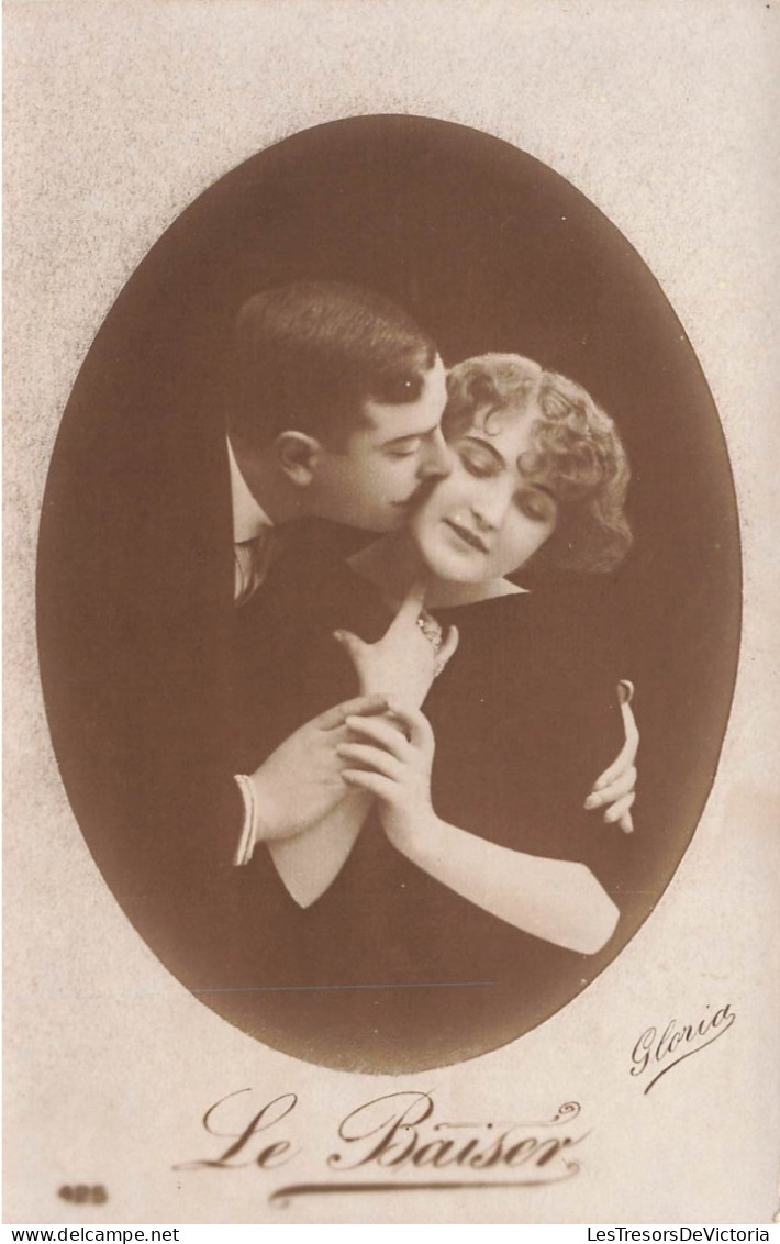 COUPLES - Le Baiser - Gloria - Un Petit Baiser - Carte Postale Ancienne - Couples