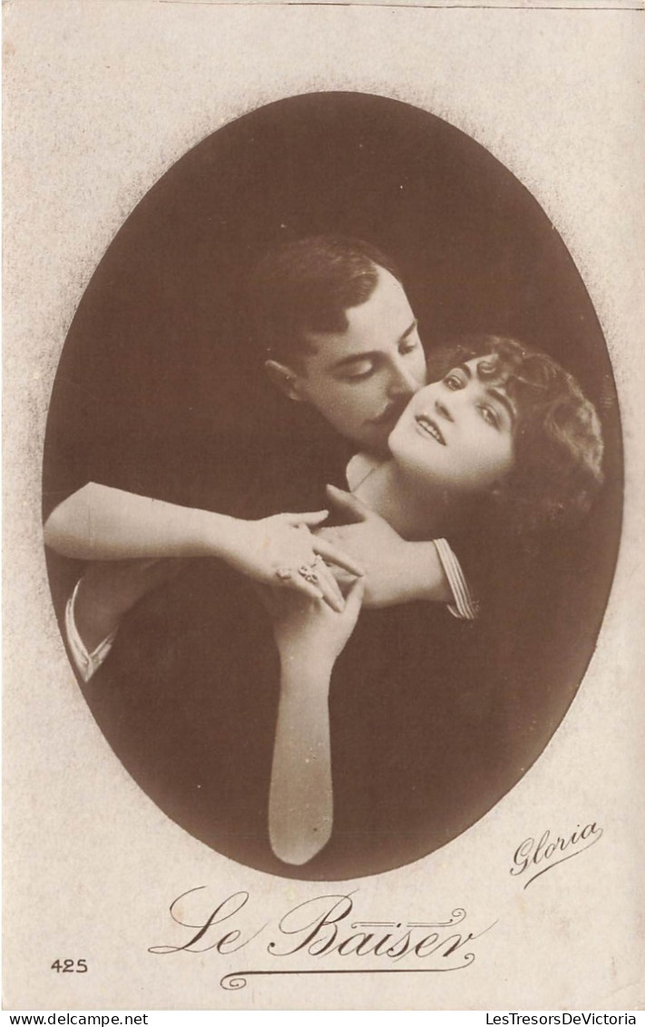 COUPLES - Le Baiser - Gloria - Carte Postale Ancienne - Paare