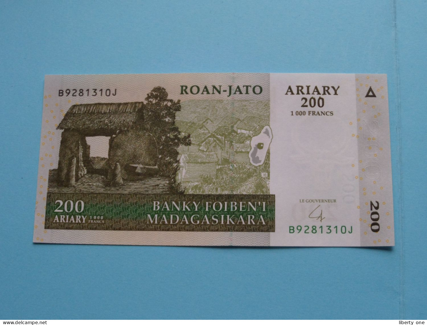 200 Ariary (1000 Francs) ( B9281310J ) Madagasikara - 2004 ( Voir / See > Scans ) UNC ! - Madagaskar