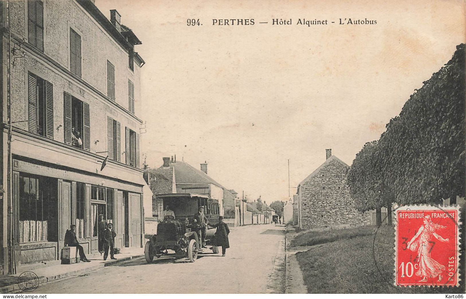 Perthes * Rue * Hôtel ALQUINET * L'autobus , Bus * Débit De Tabac Tabacs - Perthes