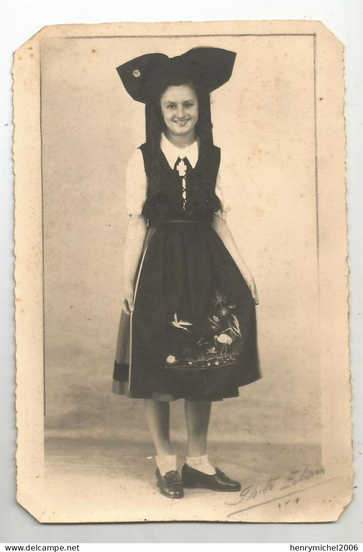 Photographie Alsace Femme Alsacienne Coiffe Loulou En Juillet 1945 Photo 10,2x16 Cm Env - Identifizierten Personen