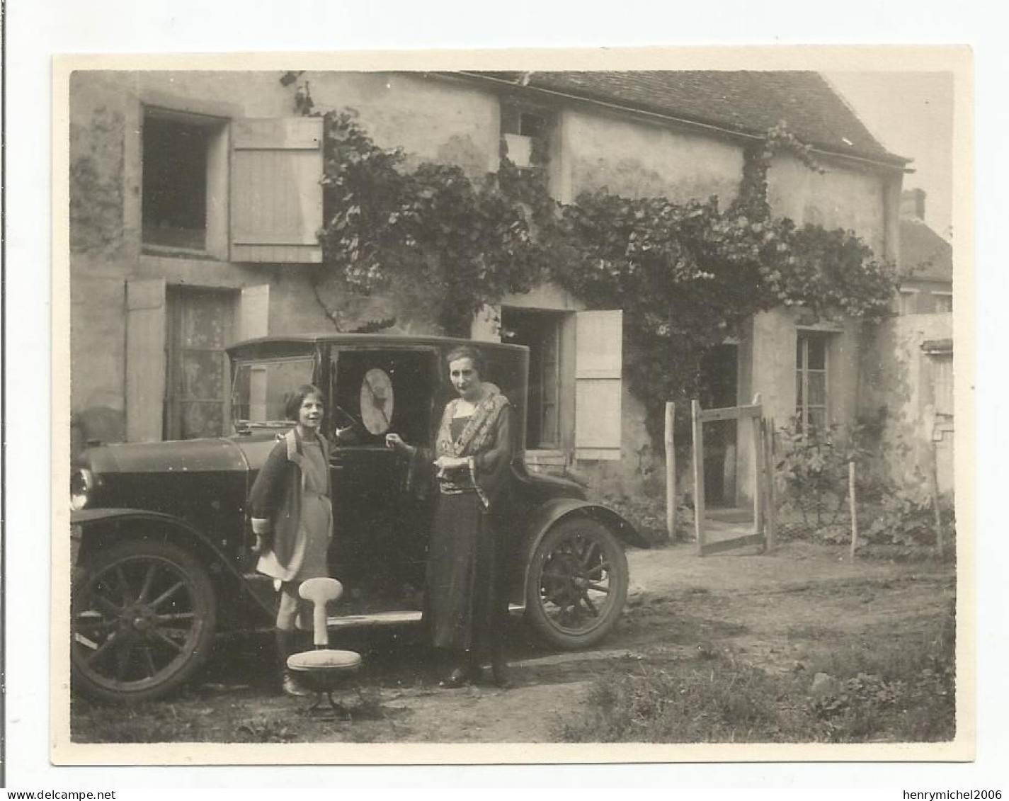 Photographie Automobile Voiture Tacot Femmes A Thiers En 1923 Photo 10,7x8,2 Cm Env - Automobile