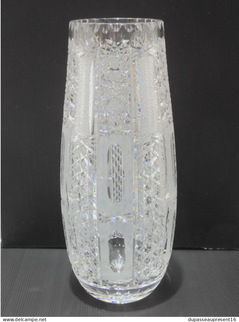 -SUPERBE ANCIEN GRAND VASE CRISTAL de BOHEME Hauteur 35,2 cm collection déco    E