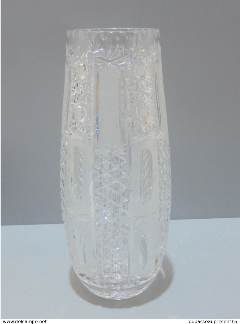 -SUPERBE ANCIEN GRAND VASE CRISTAL de BOHEME Hauteur 35,2 cm collection déco    E