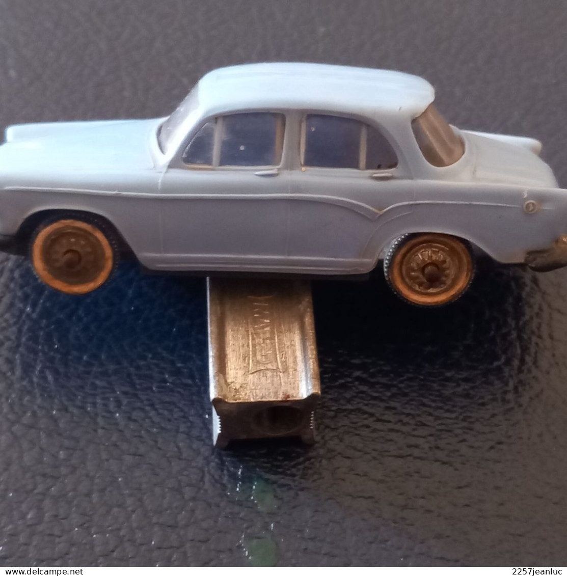 Simca Aronde P 60 Gris Bleue   Miniature  De  Norev ( Made In  France )   1/43   Sans N: état Bon - Norev