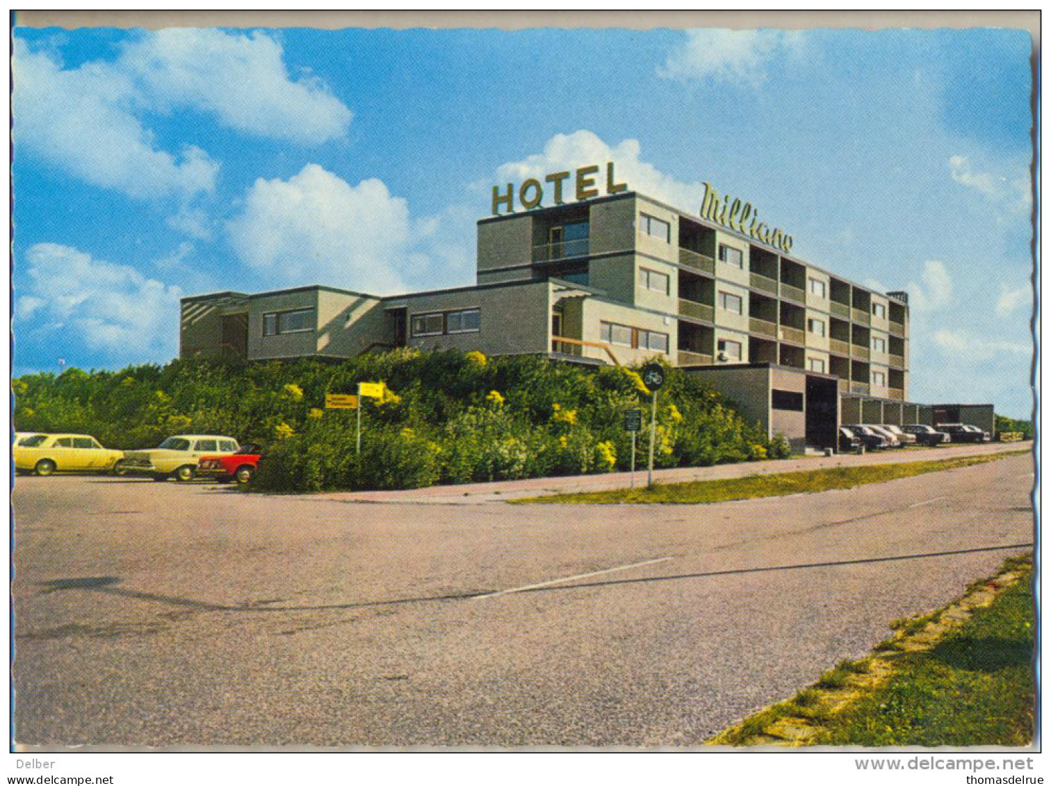 4cp054 : Hotel MOLLIANO - PROMENADE -  BRESKENS ( Nederland)  UNIEK UITZICHT OP ZEE.. Auto's Op De Parkings.. - Breskens