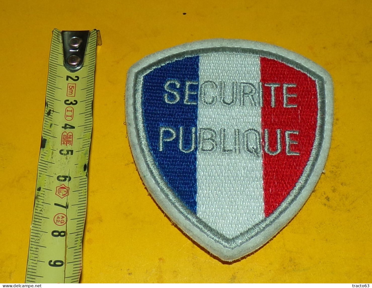 ECUSSON TISSU : SECURITE PUBLIQUE  AVEC VELCRO AU DOS , ETAT VOIR PHOTOS  . POUR TOUT RENSEIGNEMENT ME CONTACTER. REGARD - Ecussons Tissu