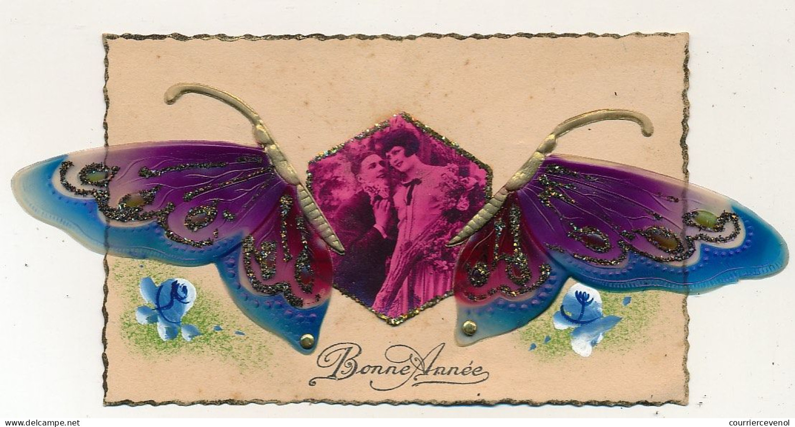 CPA Fantaisie - Portrait D'un Couple Incrusté Dans Un Papillon Dont Les Ailes Celullo Se Déploient. Trés Beau, TTB - Dreh- Und Zugkarten
