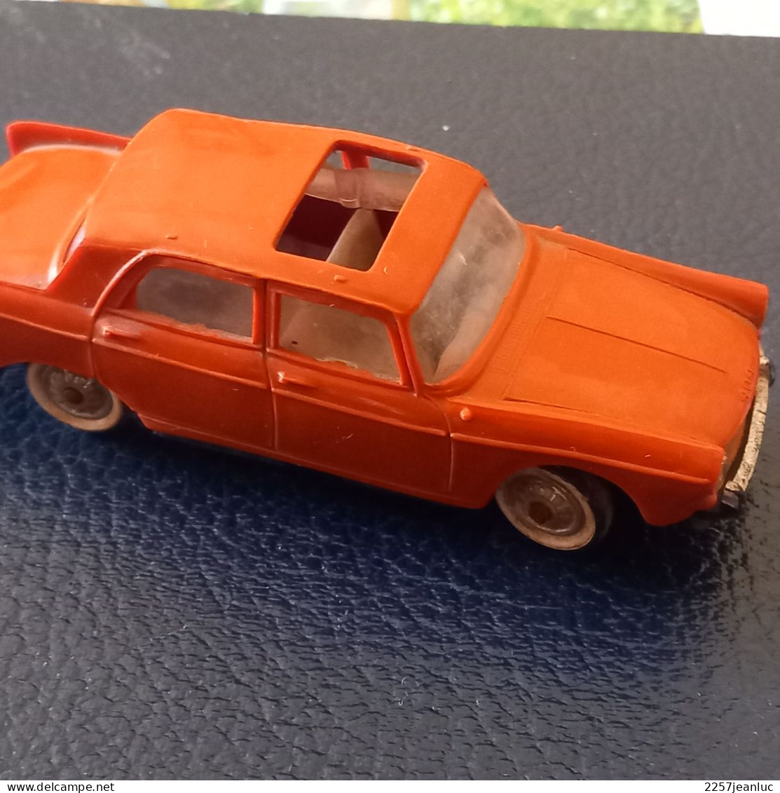 Peugeot 404 Maron Orange  Miniature  De  Norev ( Made In  France )   1/43   Sans N: état Bon - Norev